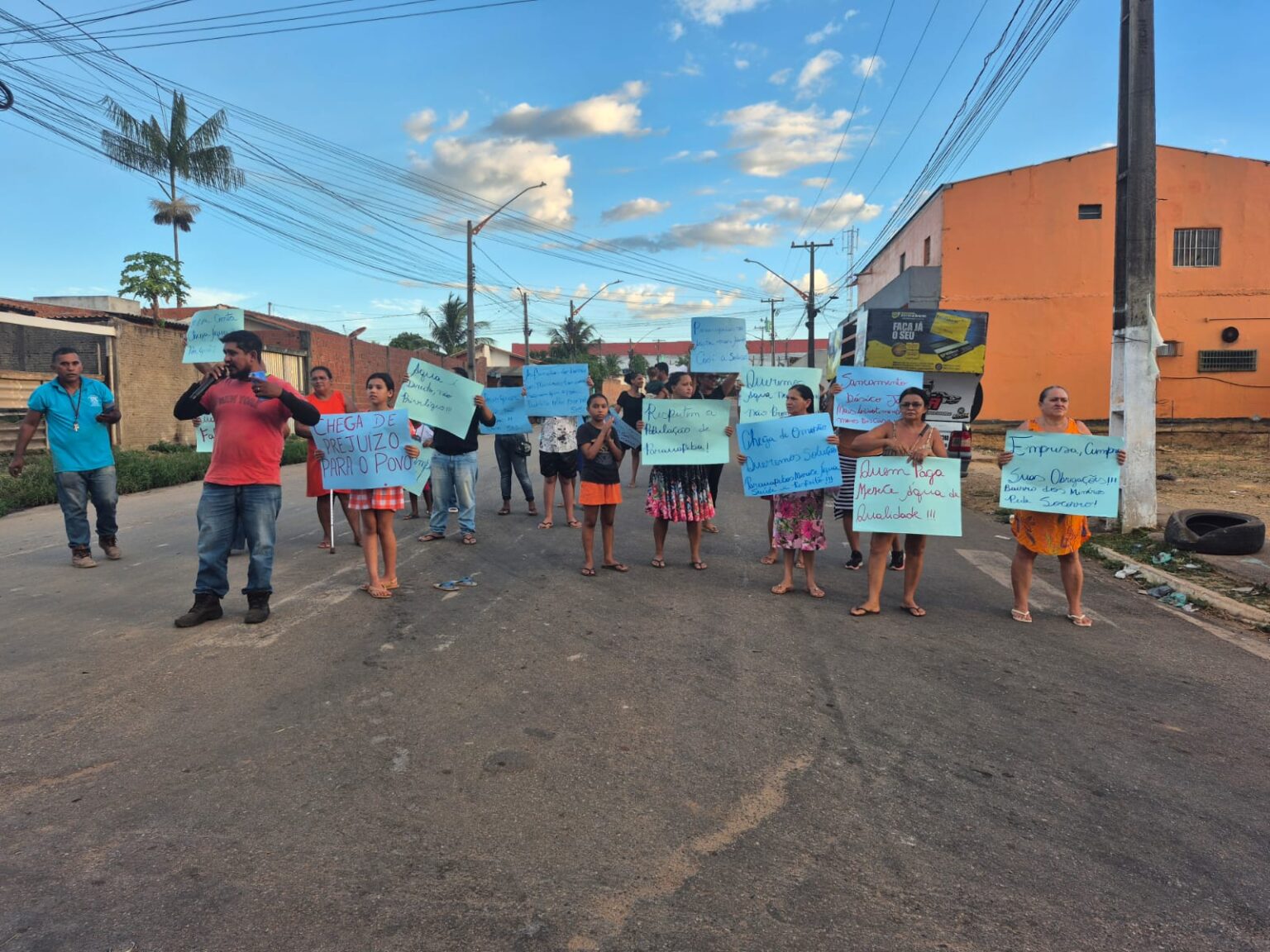 Moradores de dois bairros protestam contra falta d’água em Parauapebas
