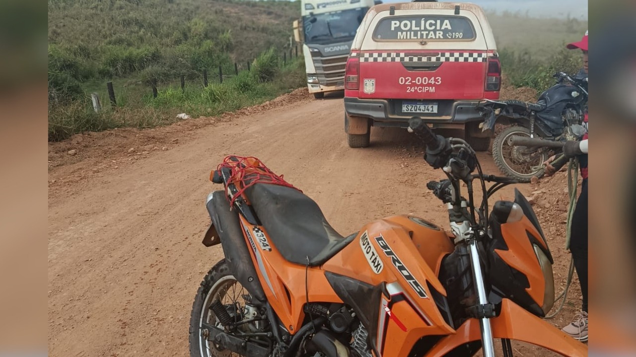 Motocicleta roubada de mototaxista é localizada submersa em córrego na zona rural