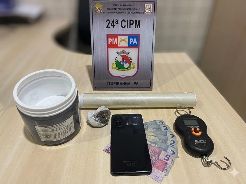 Itens apreendidos pela Polícia Militar do Pará em Itupiranga incluindo drogas e dinheiro.