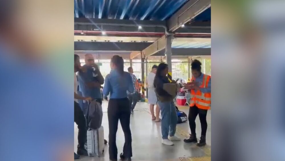 Cancelamento de viagem do Trem de Passageiros da Vale provoca tumulto na estação de São Luís