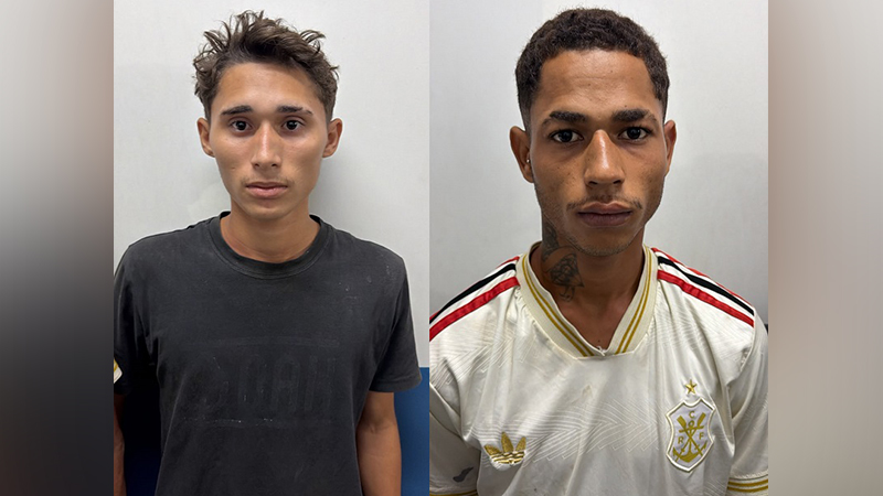 Retrato de dois jovens homens lado a lado contra um fundo neutro