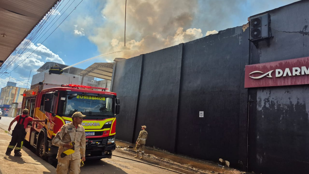 Incêndio consome loja de roupas em Parauapebas; chamas são controladas
