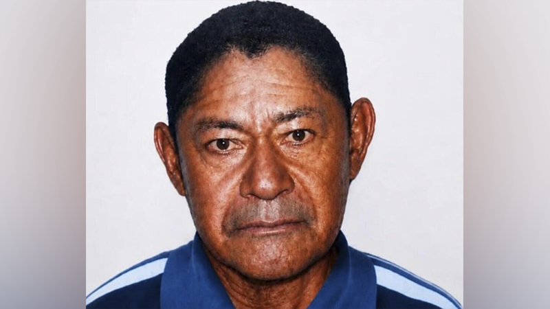 Retrato de rosto de um homem de meia-idade com pele parda e cabelos pretos curtos.