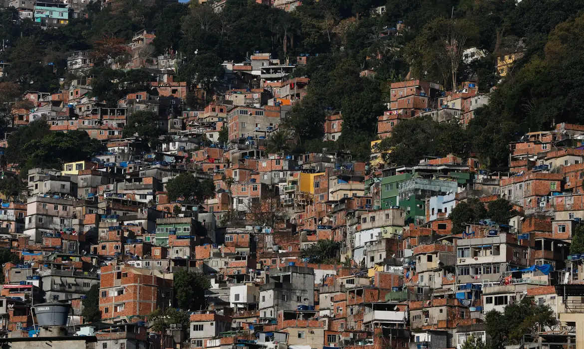 Favelas cariocas terão plano de arborização contra o calor extremo