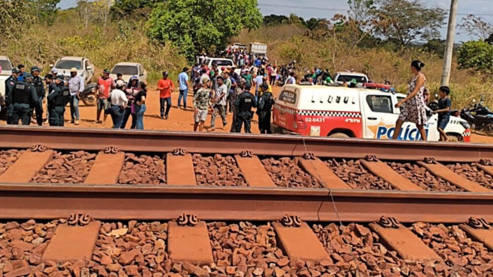 Manifestantes mantêm bloqueio da Ferrovia Carajás e aguardam respostas
