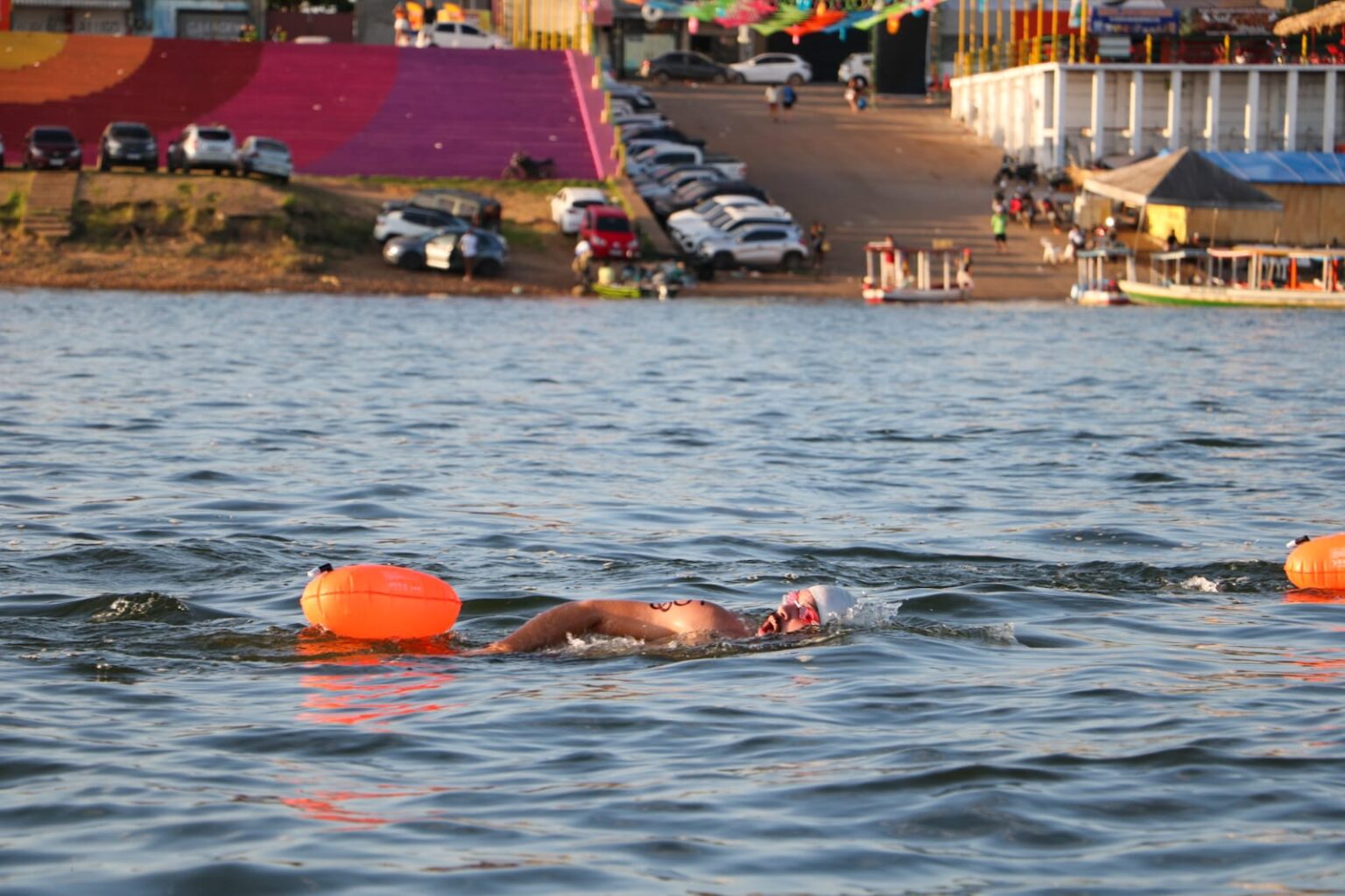1º Festival de Natação do Sesi reúne atletas no Rio Tocantins neste domingo