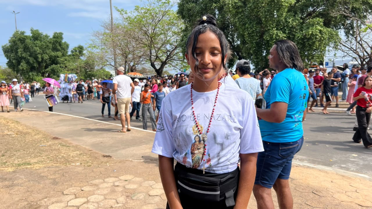 Promesseira participa do Círio descalça após lesão grave e perdas familiares