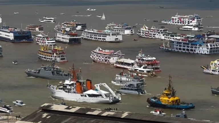 Círio Fluvial reúne cerca de 240 embarcações na Baía do Guajará