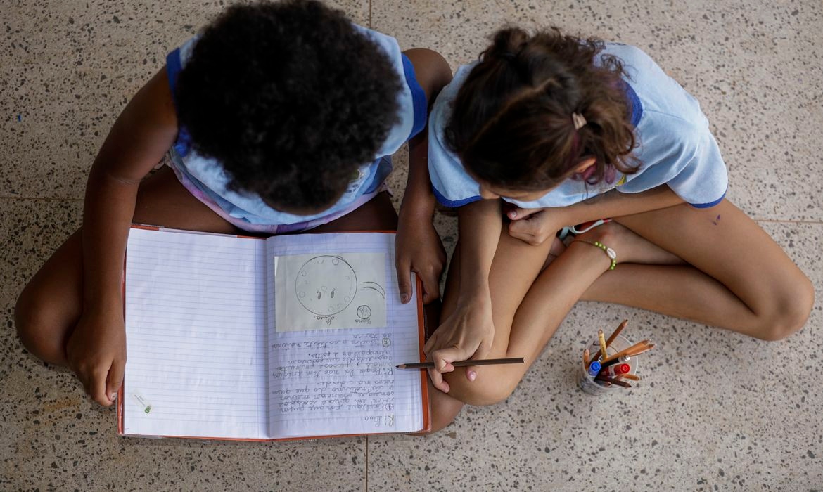 Educação antirracista avança nas escolas nos últimos dois anos