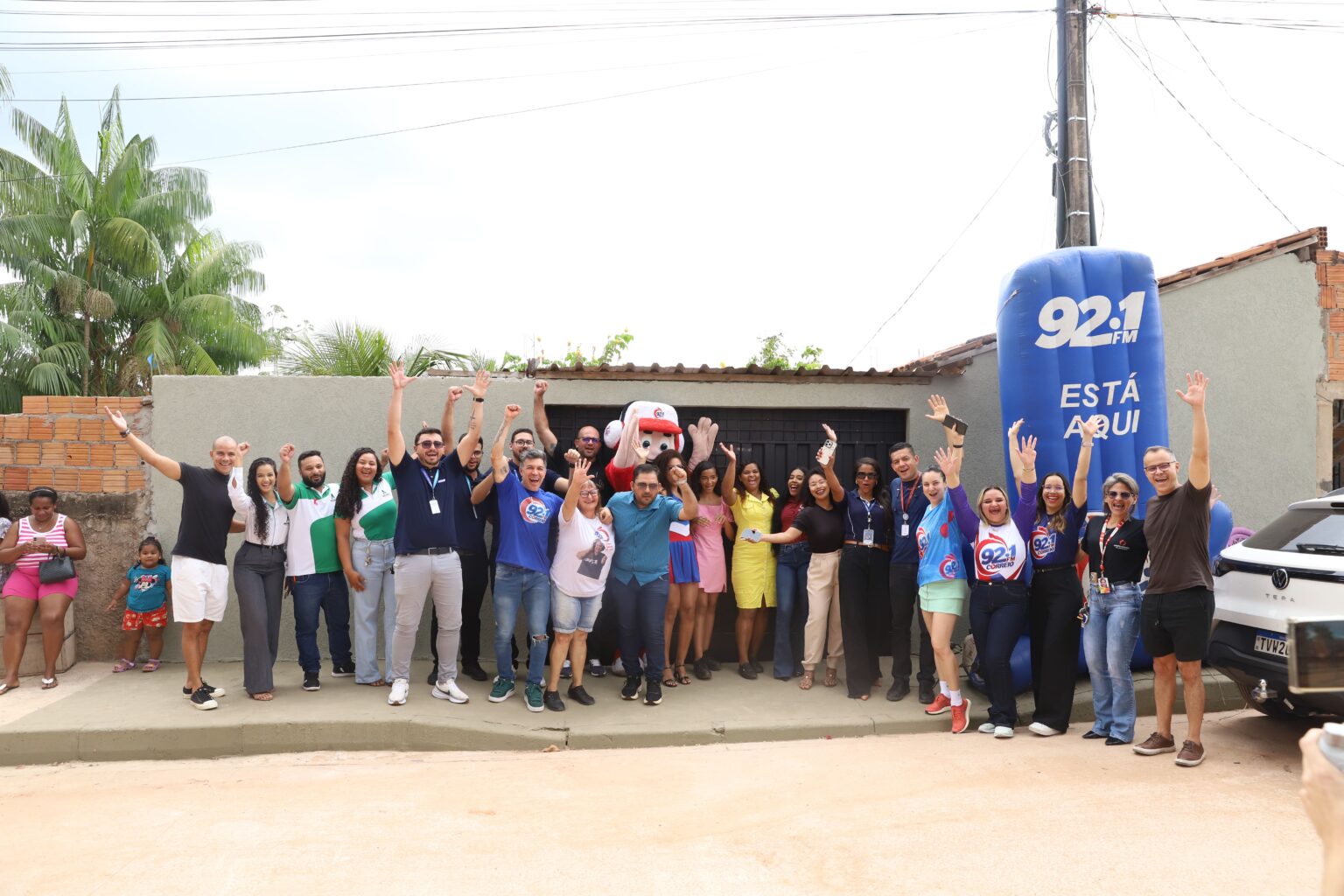 Grupo Correio entrega casa reformada a ouvinte e transforma aniversário da Correio FM em história de gratidão
