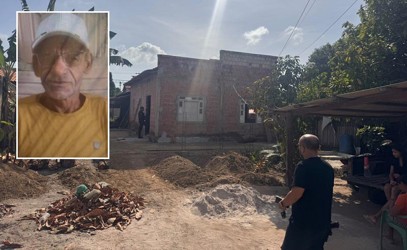 Retrato de um homem idoso sobreposto a uma imagem de uma casa humilde com policiais investigando um quintal com pilhas de terra.